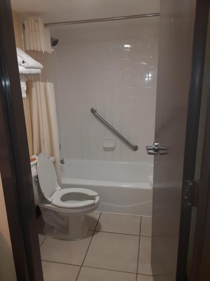 Charming One Bedroom Resort-Style Studio With Pool And Beach Access Ruskin Zewnętrze zdjęcie