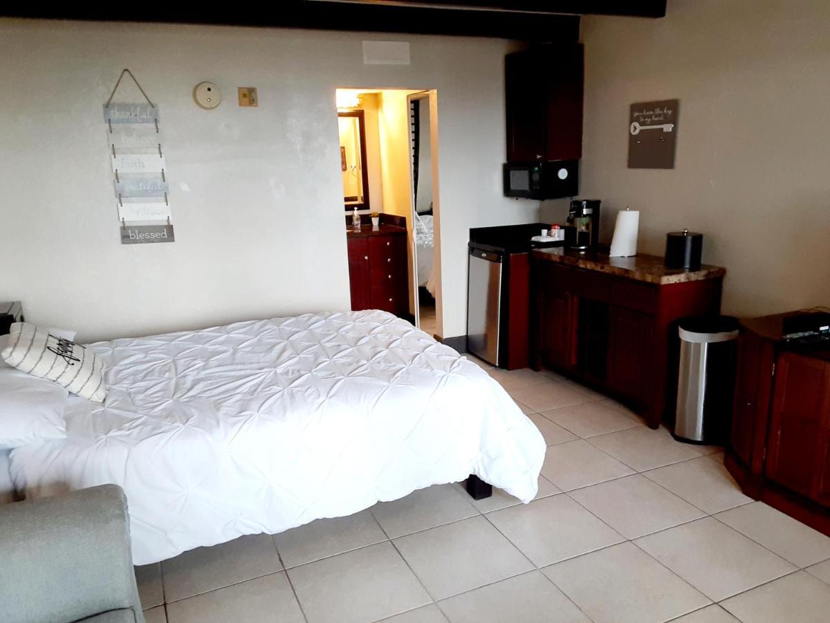 Charming One Bedroom Resort-Style Studio With Pool And Beach Access Ruskin Zewnętrze zdjęcie